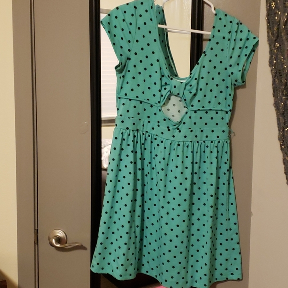Mint green dress - Picture 2 of 4